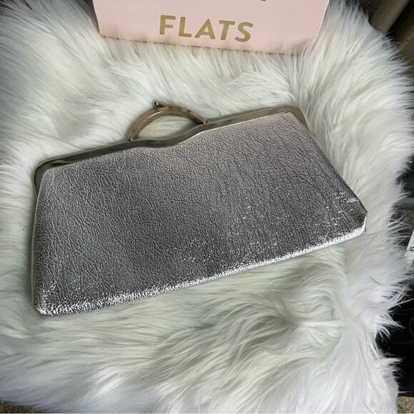 1192. Silver Clutch with Metal Kiss Lock - Picture 2 of 7